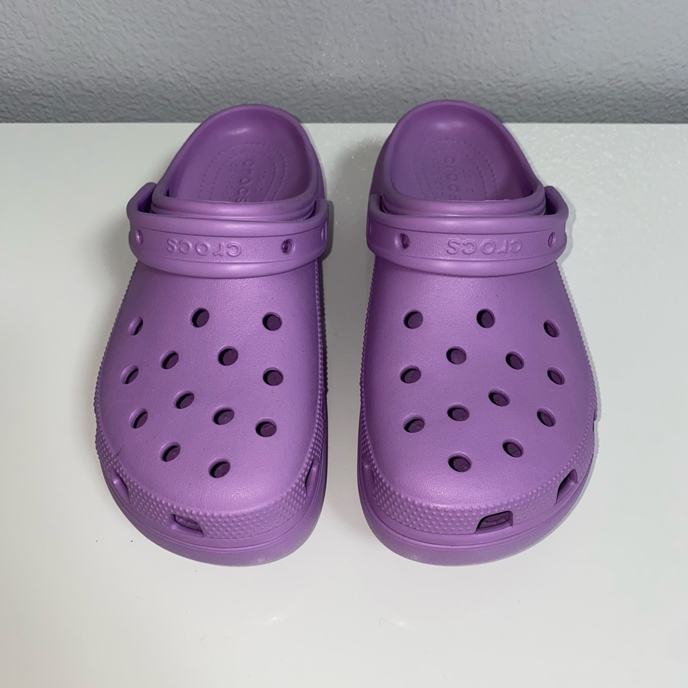 Women’s Classic Platform Clog Crocs, Purple, Size 10.
